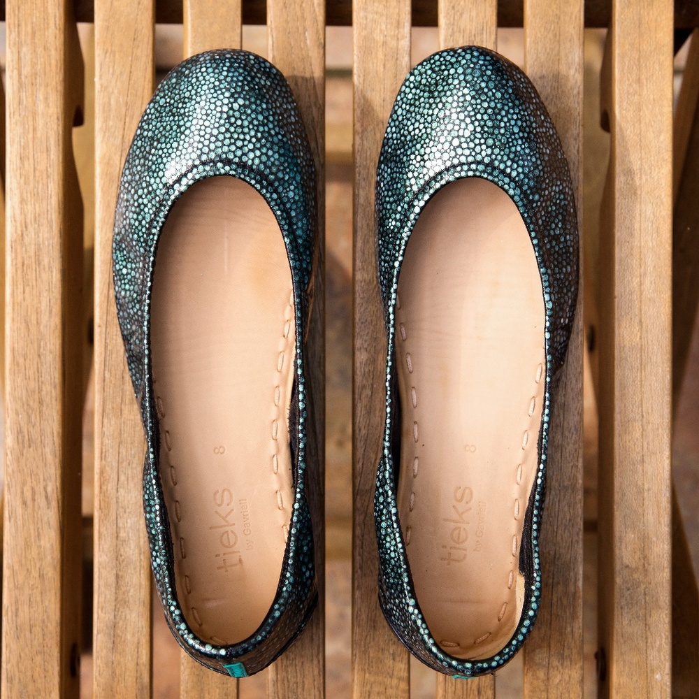 Hand-Painted Green-Blue Colorshift 'Toscani' Tieks - Picture 1 of 8